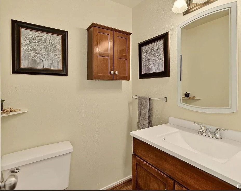 5846 S Pearl St - Photo 6 of 12