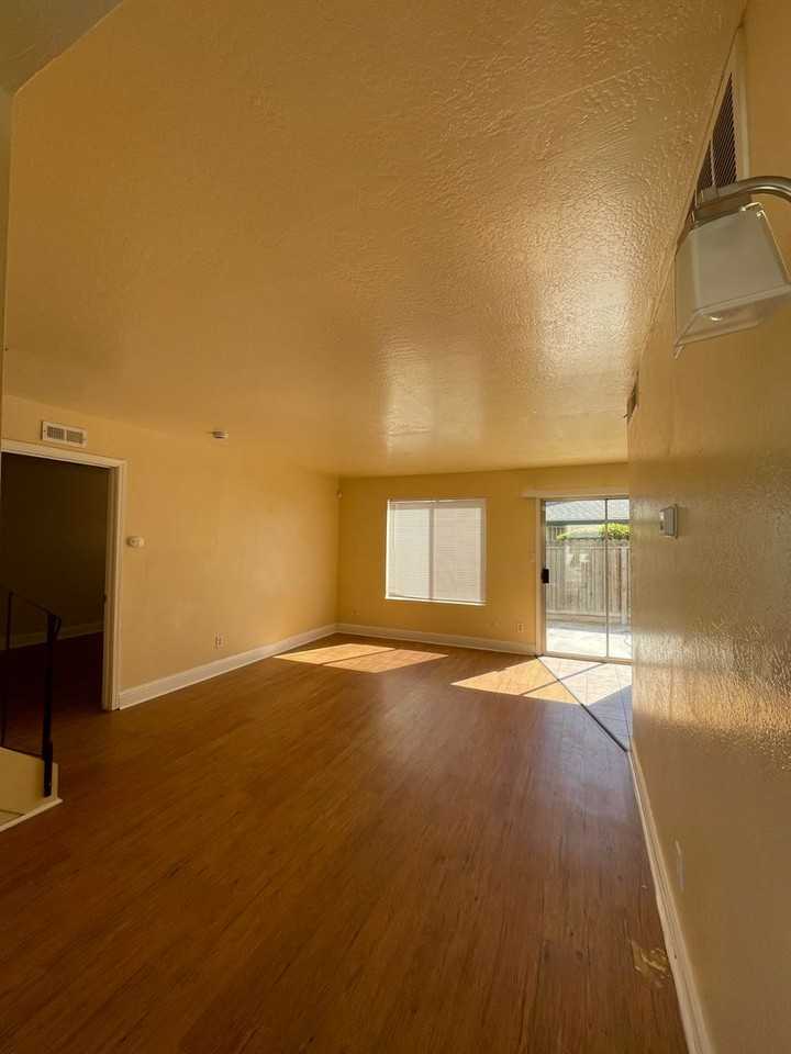 4909 N Winery Cir - Photo 3 of 13