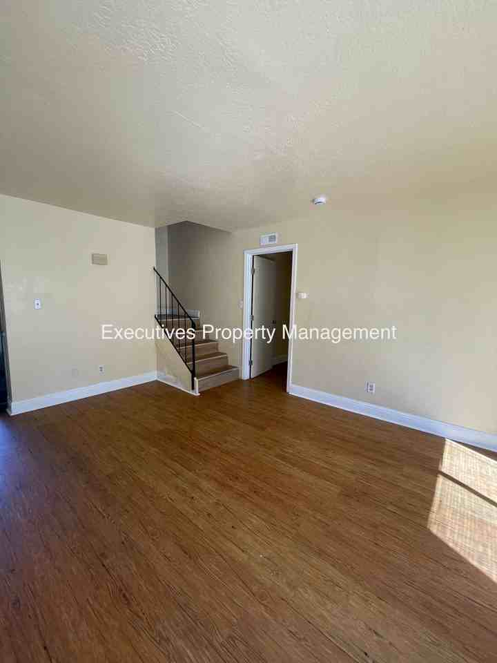 4909 N Winery Cir - Photo 4 of 13
