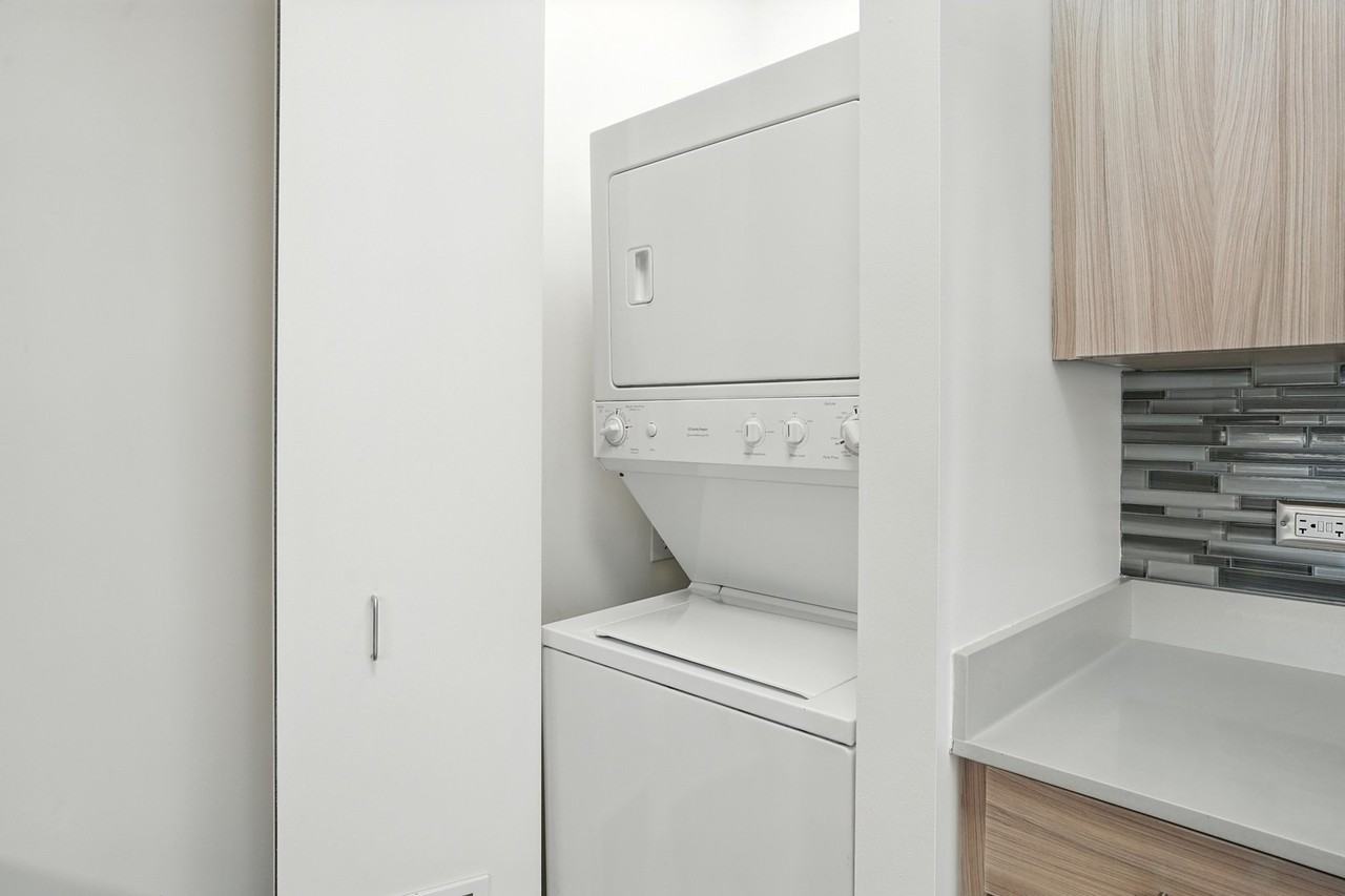 462 N Kingsbury St - Photo 6 of 16