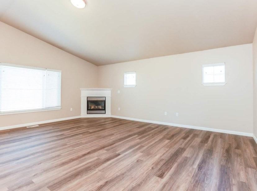 817 Broadview Blvd N - Photo 4 of 5