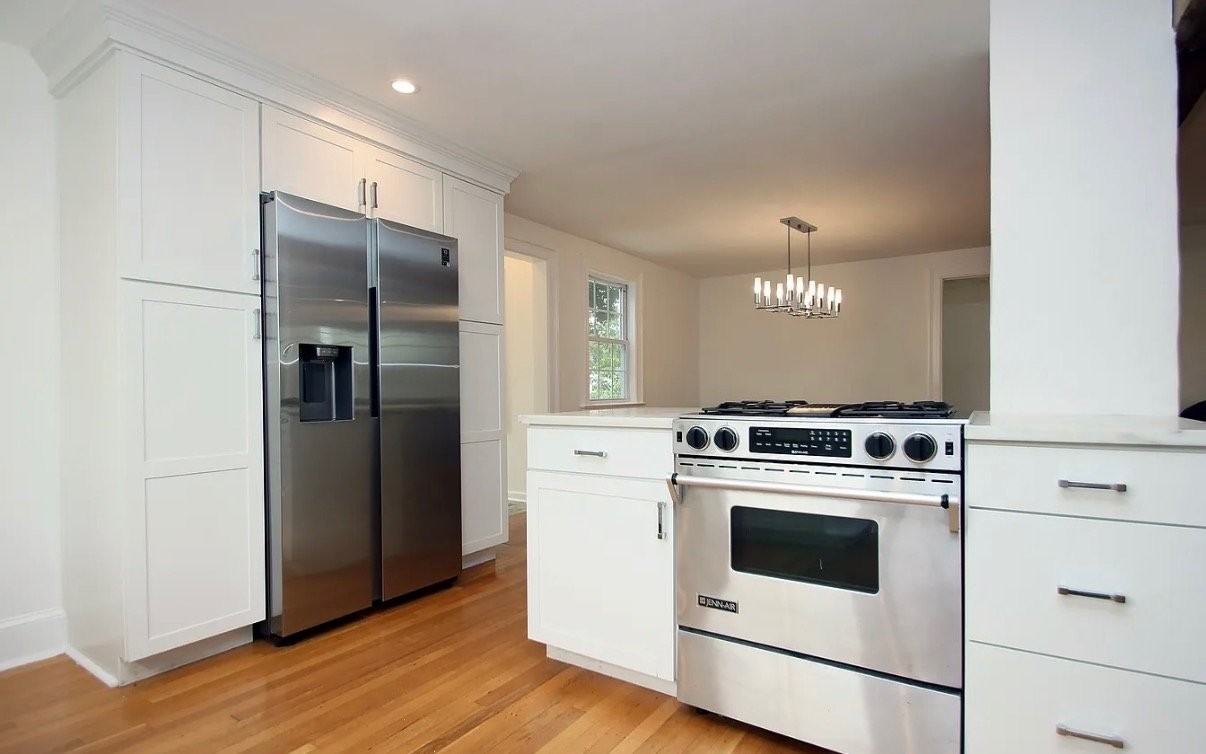 570 Westfield Ave - Photo 4 of 8