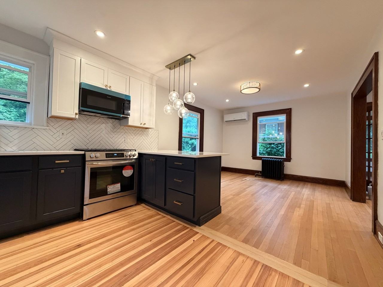 160 Clairmont Ter - Photo 2 of 18
