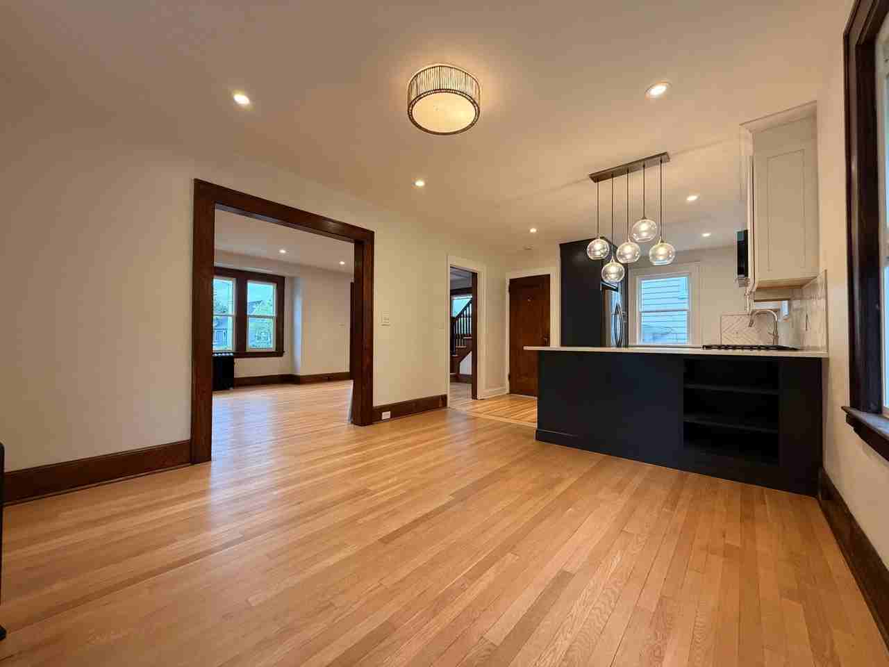 160 Clairmont Ter - Photo 3 of 18