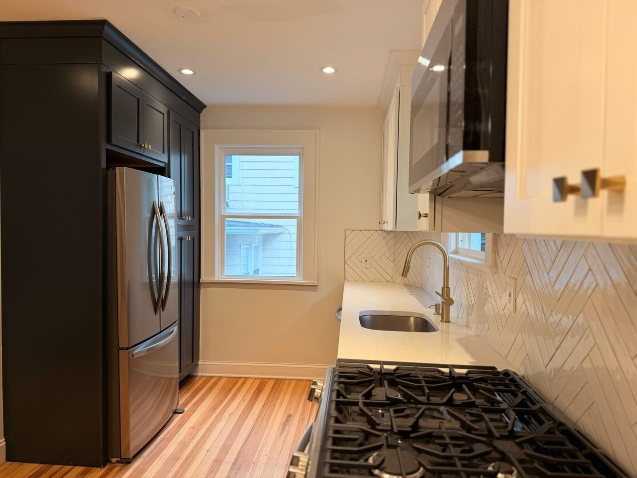 160 Clairmont Ter - Photo 6 of 18