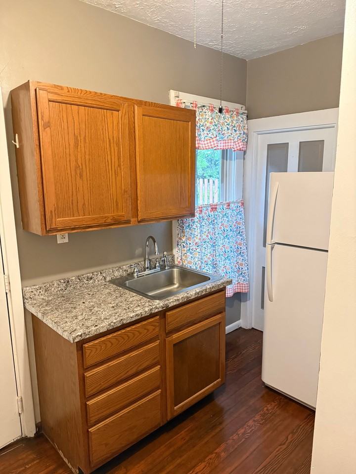 113 S Broadway St #2 - Photo 7 of 12