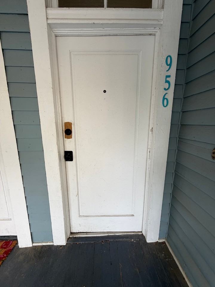 956 New St - Photo 2 of 14