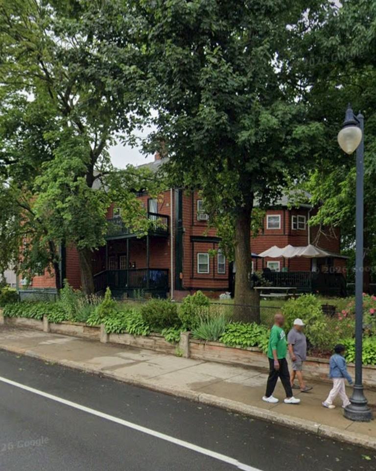 76 Hamlet Ave #1R