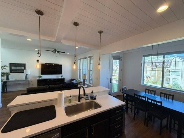 1098 W Cattail Ct - Photo 2 of 16