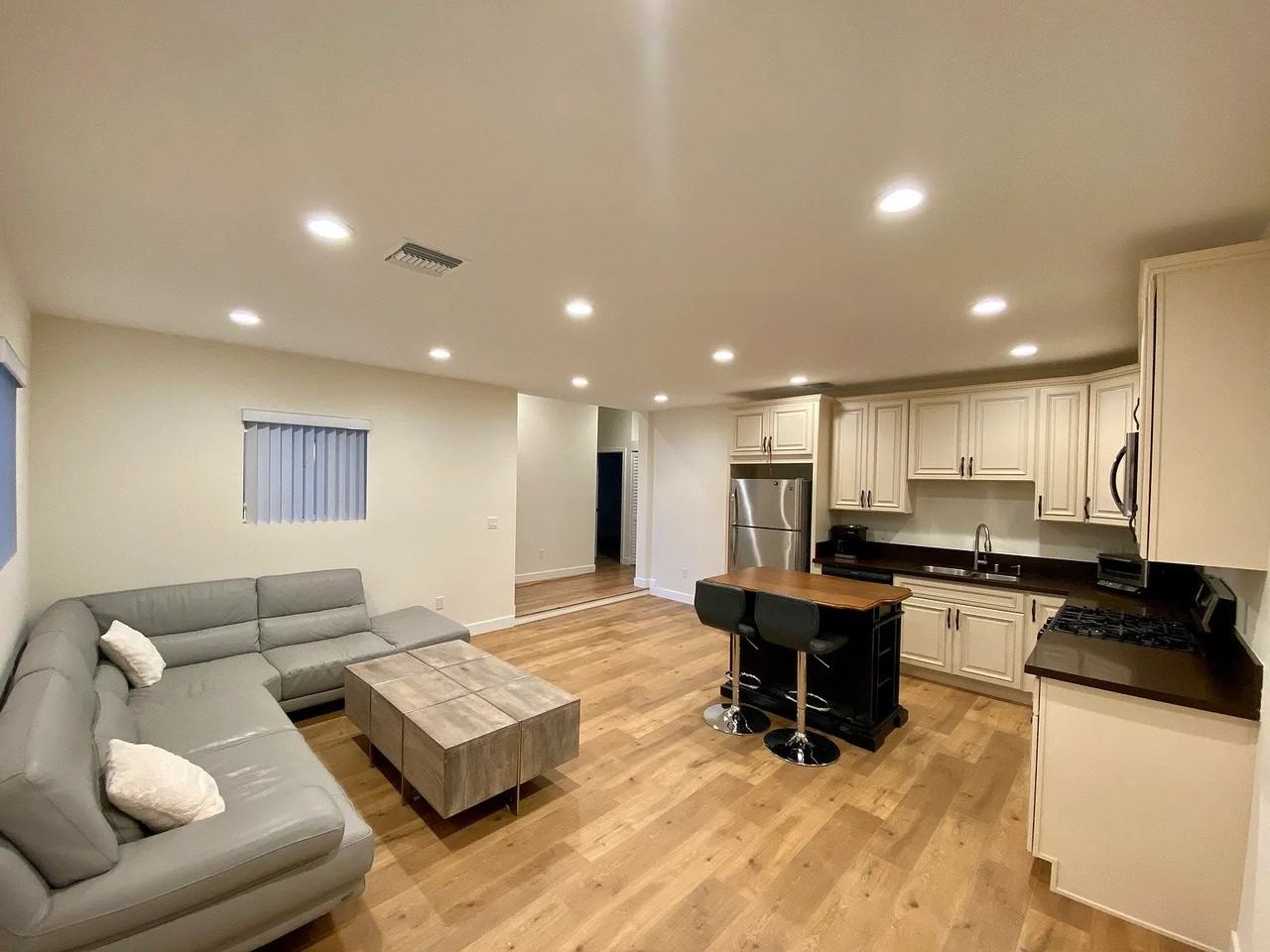 5329 Willis Ave - Photo 3 of 10