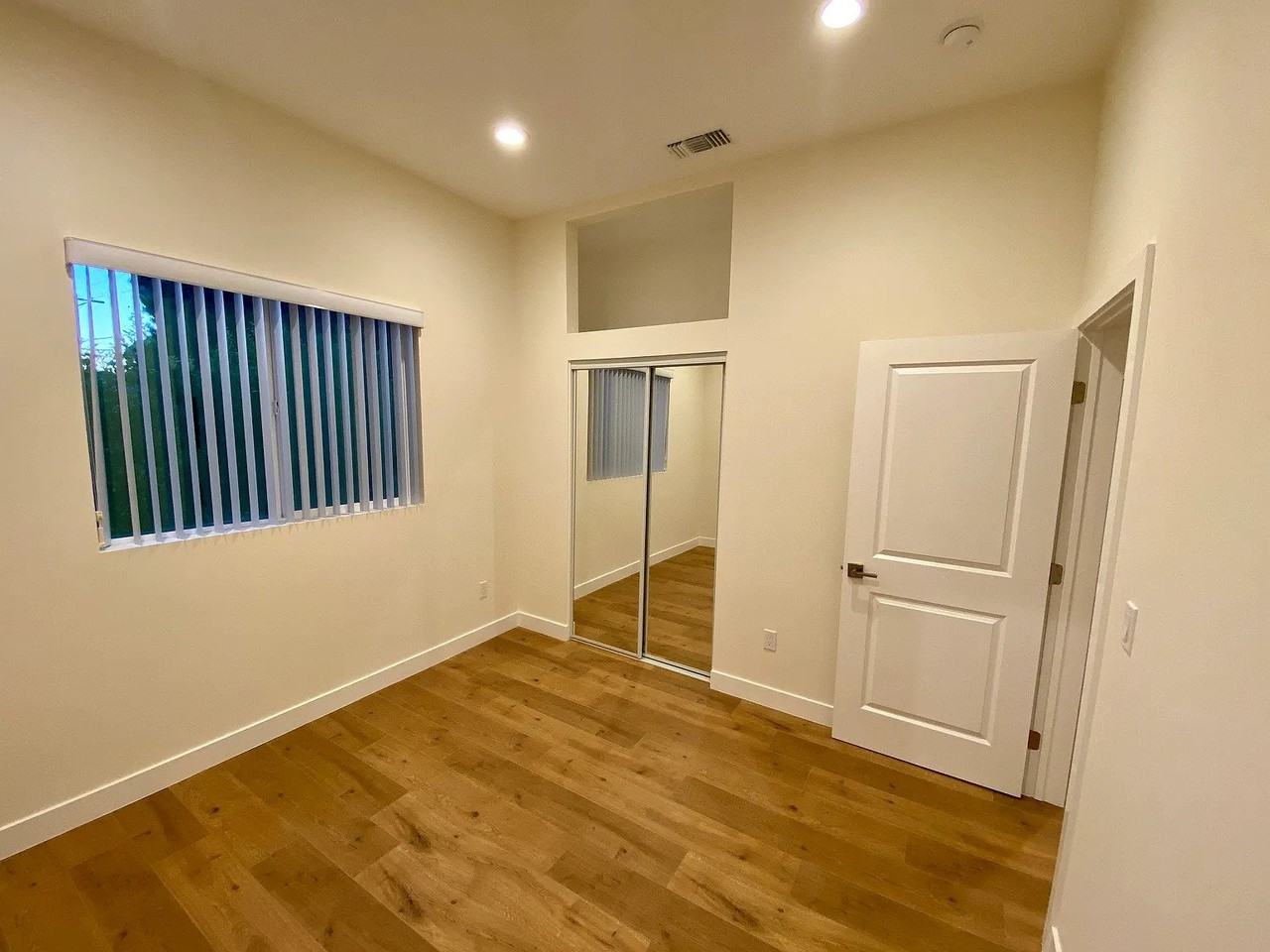 5329 Willis Ave - Photo 5 of 10