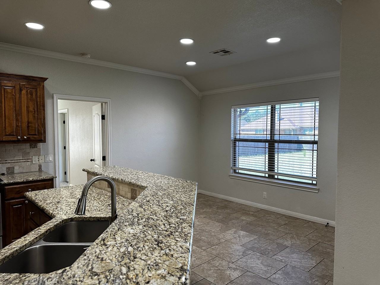 10412 Whitney Trce - Photo 5 of 17