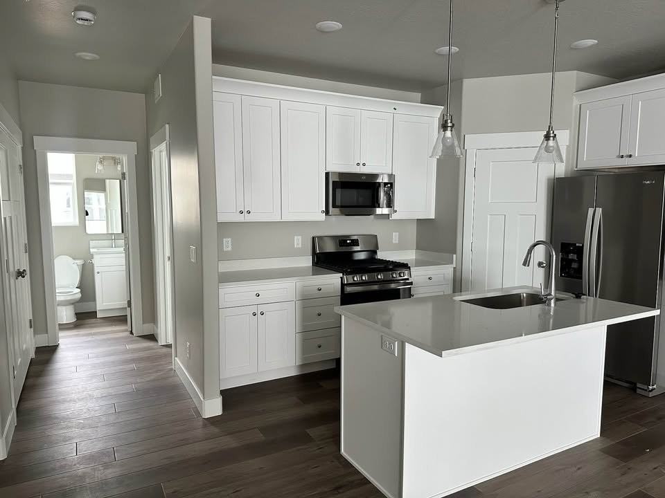 1069 Se - Photo 2 of 20