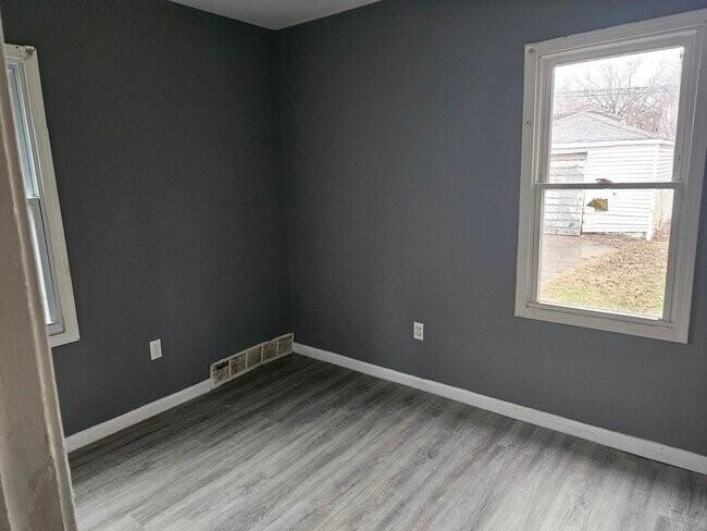 17321 Murray Hill St - Photo 4 of 9