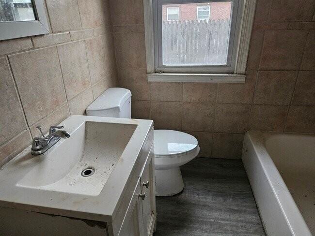 17321 Murray Hill St - Photo 5 of 9