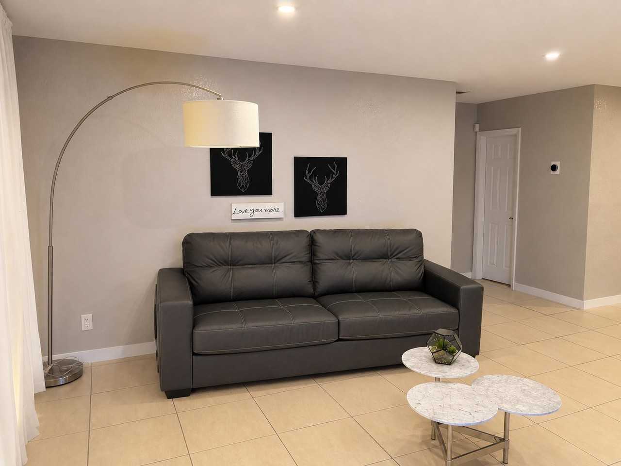 5316 Taft St - Photo 6 of 20