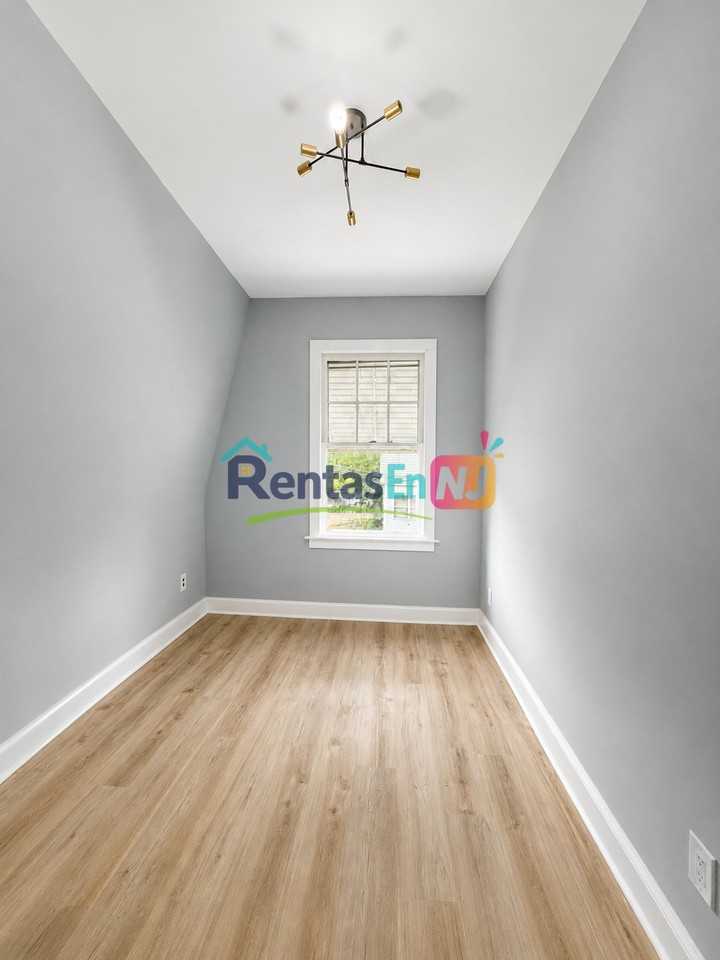 120 Washington Ave #SF - Photo 3 of 10
