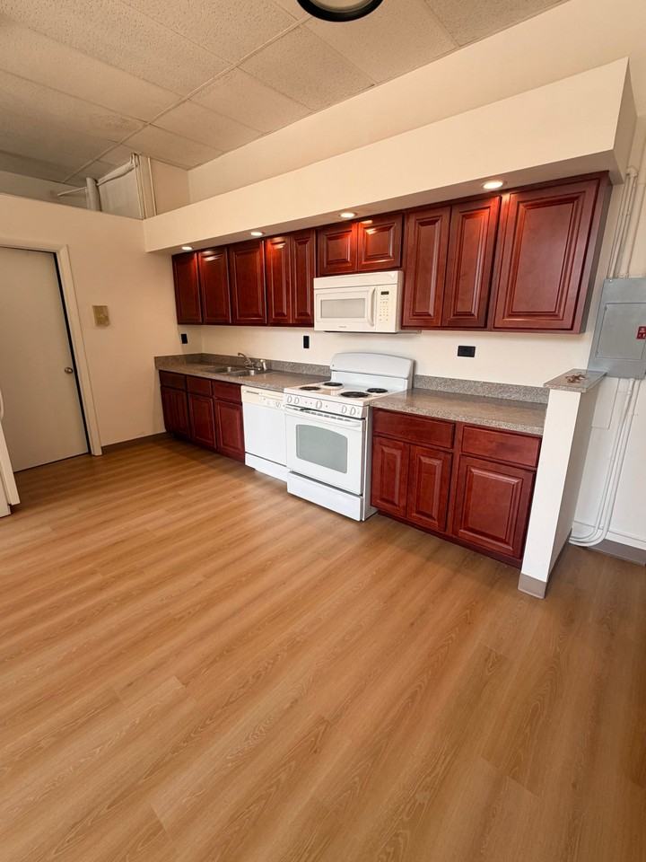 181 Main St #105
