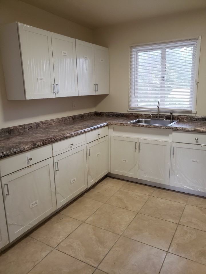 1218 E Uintah St - Photo 4 of 13