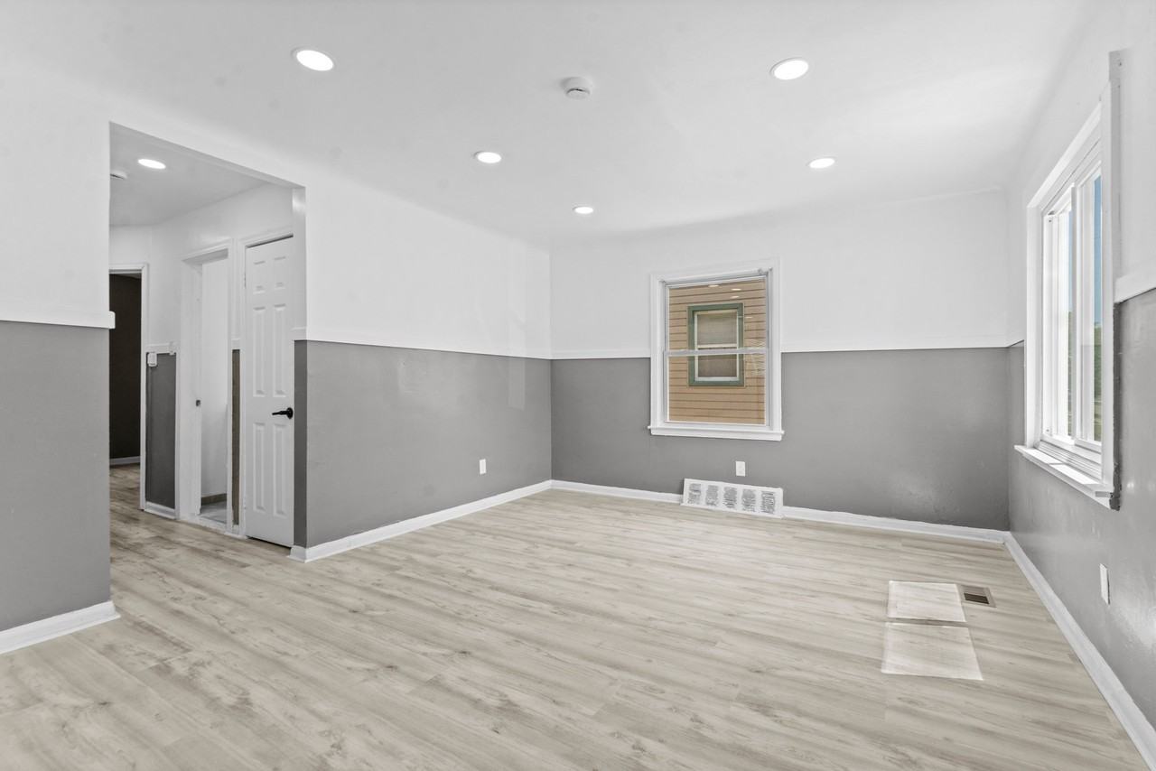 16039 Fairmount Dr - Photo 3 of 20