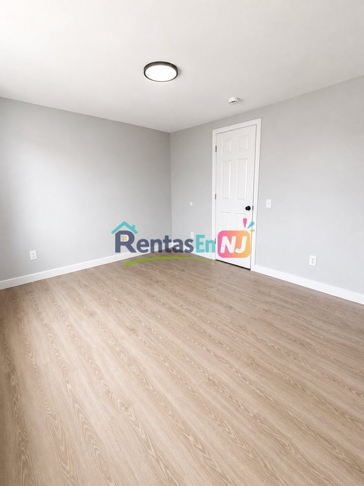 145 Vermont Ave #3B - Photo 2 of 5
