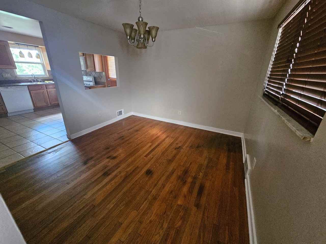 4111 Stanley St - Photo 2 of 12