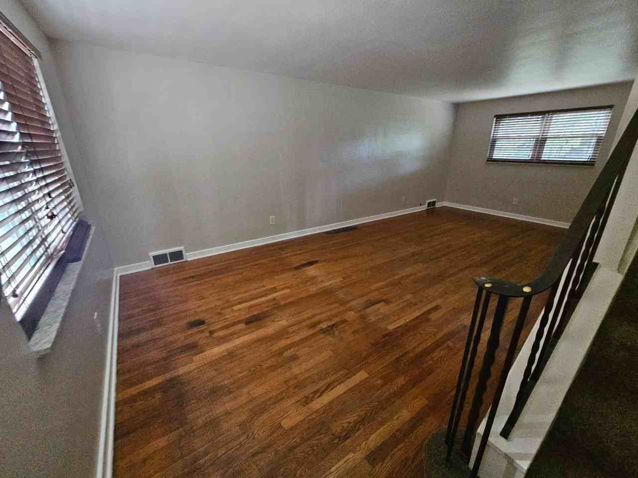 4111 Stanley St - Photo 3 of 12