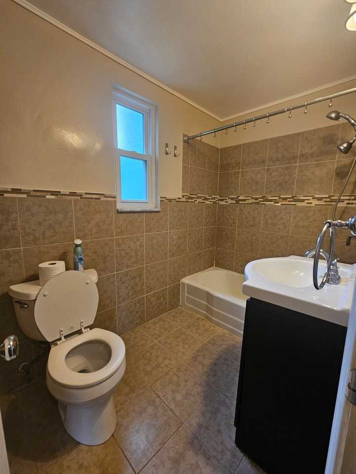 4111 Stanley St - Photo 5 of 12