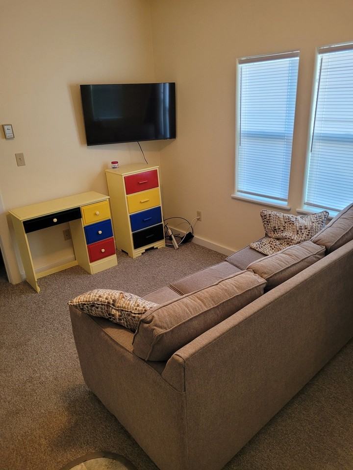 325 W 2nd St - Photo 2 of 11