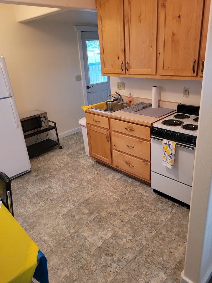 325 W 2nd St - Photo 3 of 11