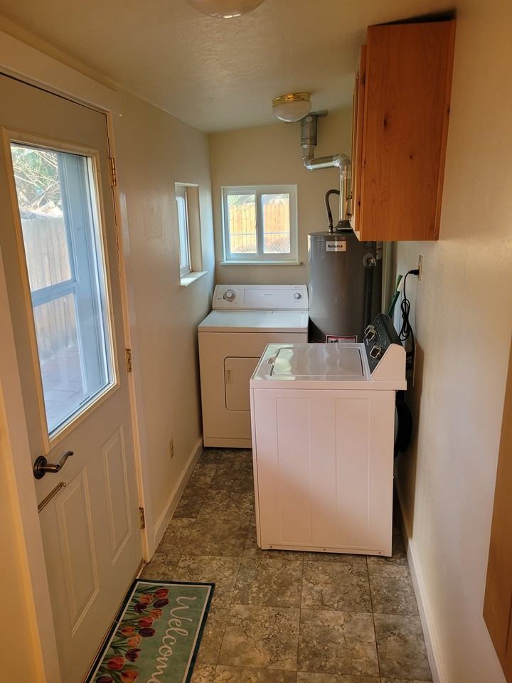 325 W 2nd St - Photo 5 of 11