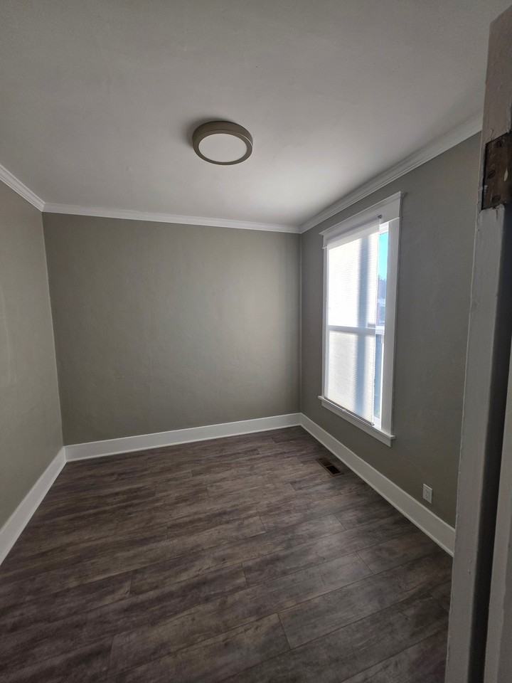 6216 S Oakes St - Photo 3 of 10