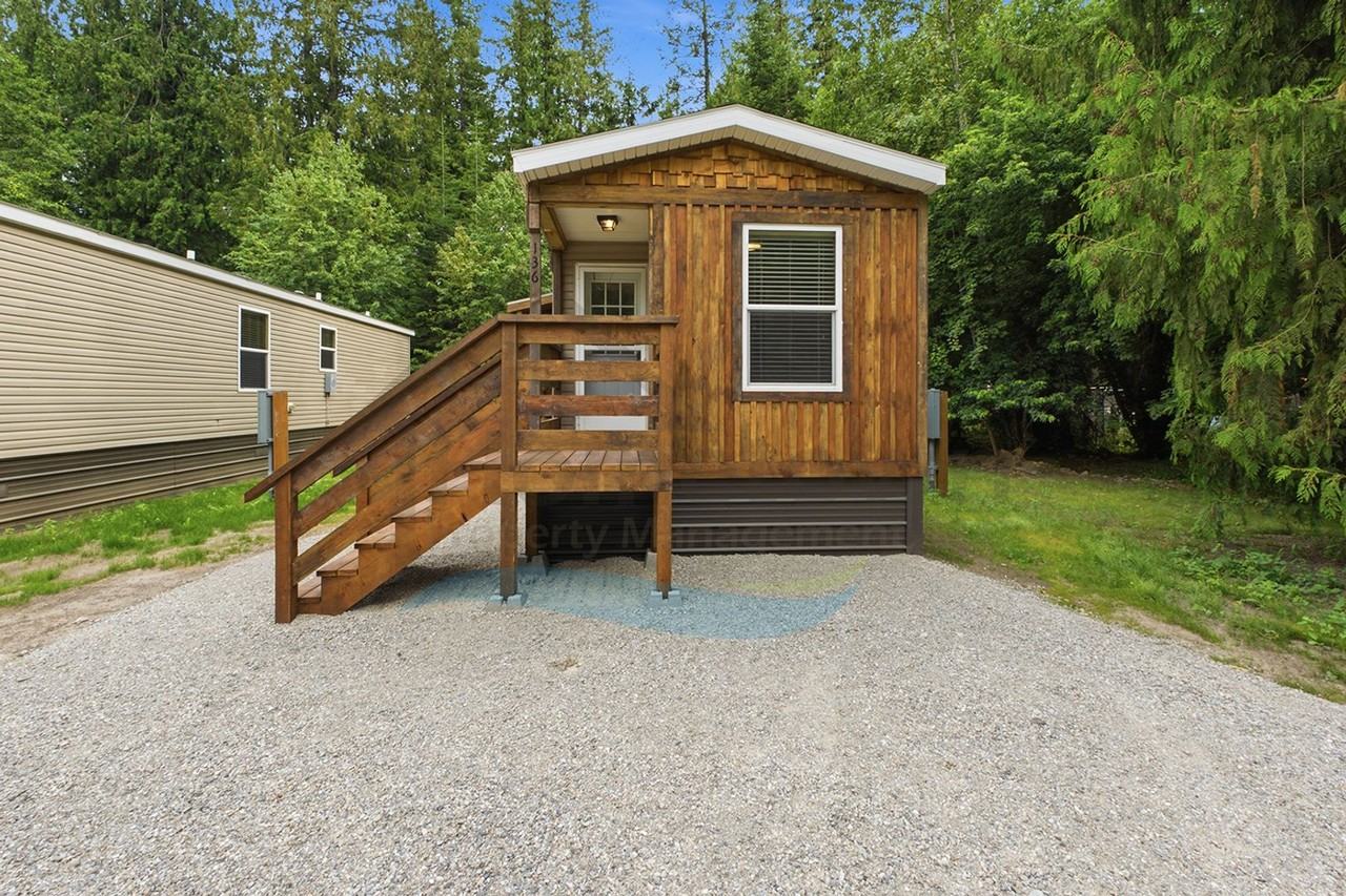 136 Cedar Hl - Photo 2 of 25