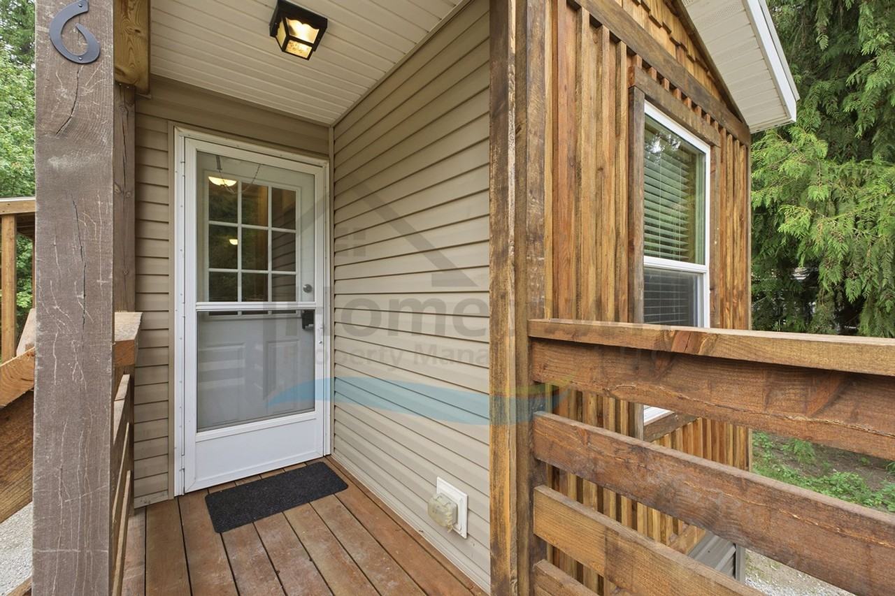 136 Cedar Hl - Photo 3 of 25