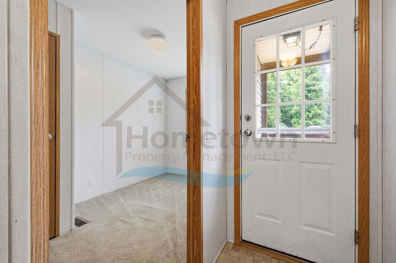 136 Cedar Hl - Photo 5 of 25
