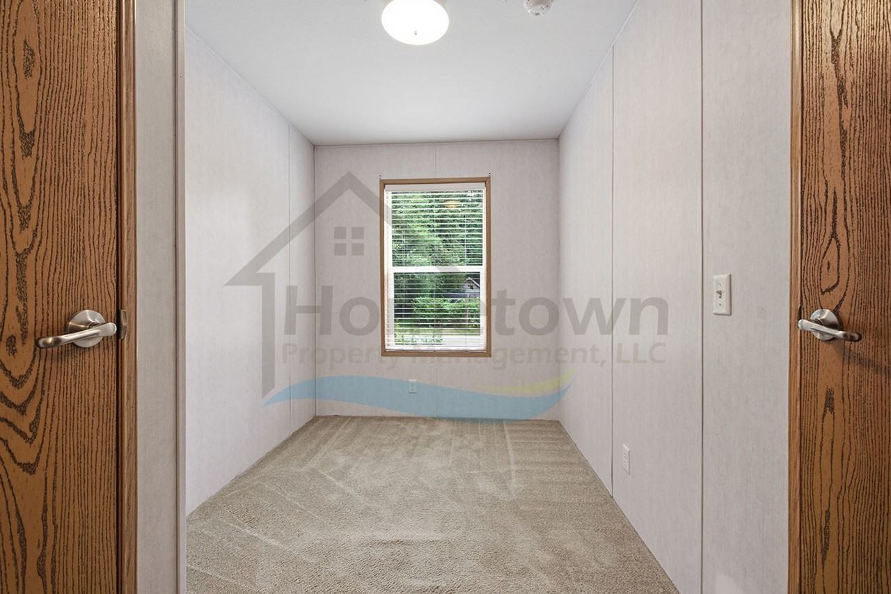 136 Cedar Hl - Photo 6 of 25