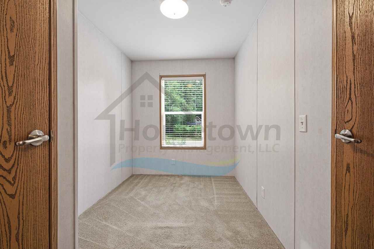 136 Cedar Hl - Photo 7 of 25