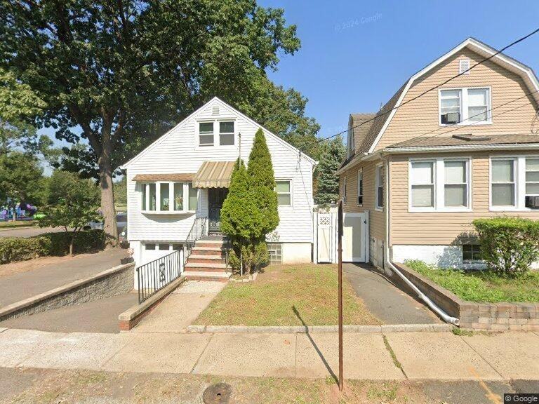 523 Columbia Ave #1