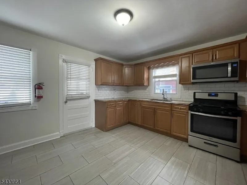523 Columbia Ave #1 - Photo 6 of 18