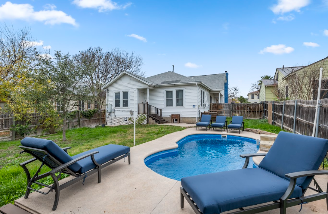 2050 W Mistletoe Ave #NA - Photo 2 of 5