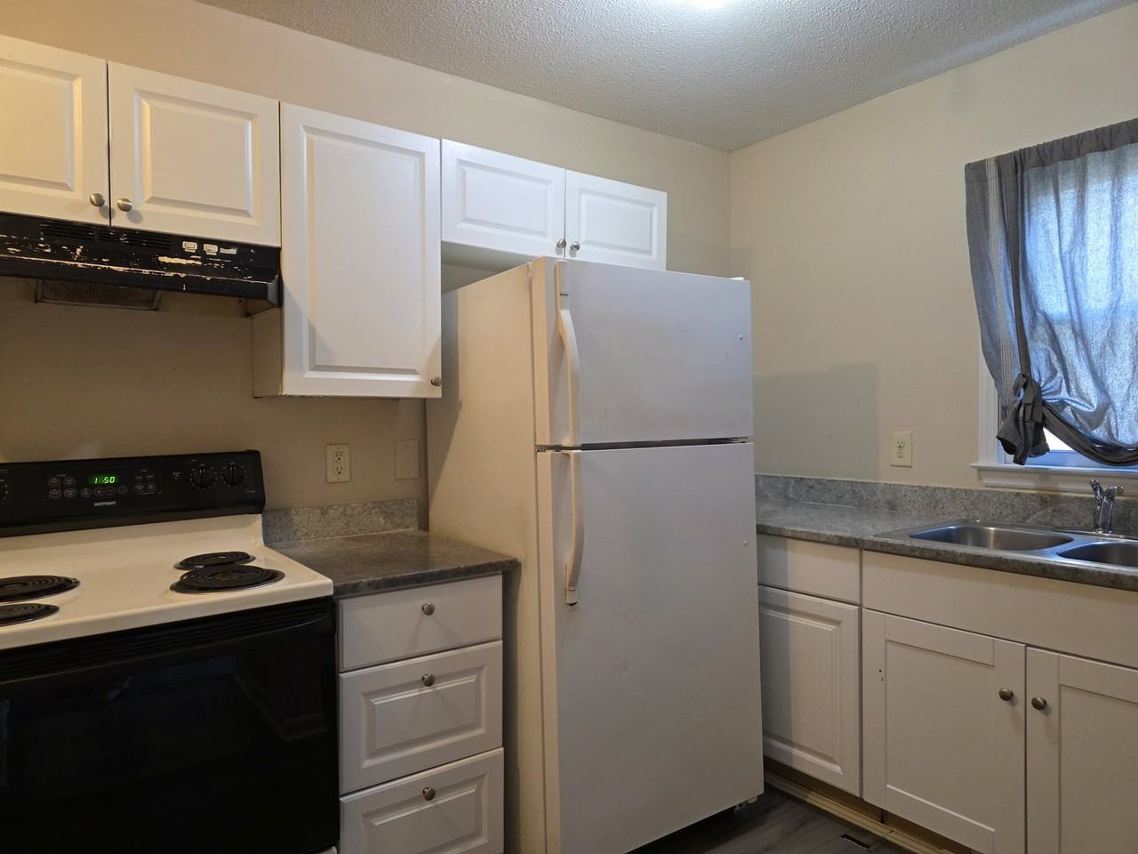 2822 Dillmark Ct - Photo 2 of 8