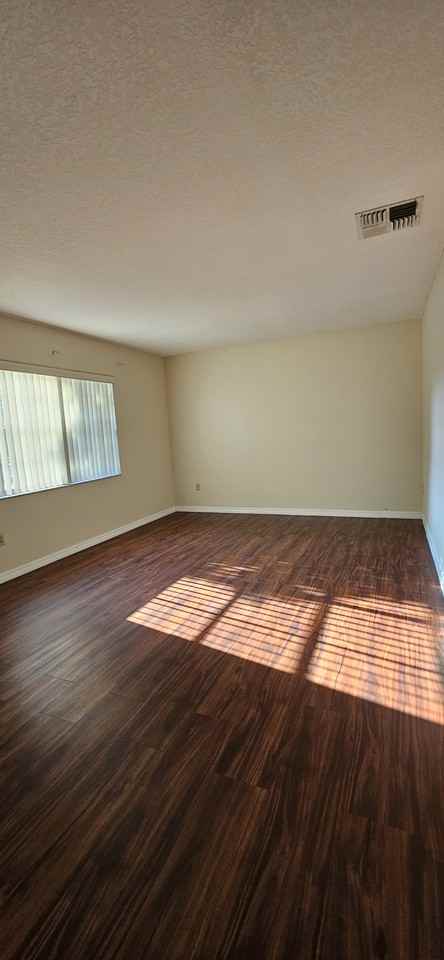 831 N John St #NA - Photo 5 of 27