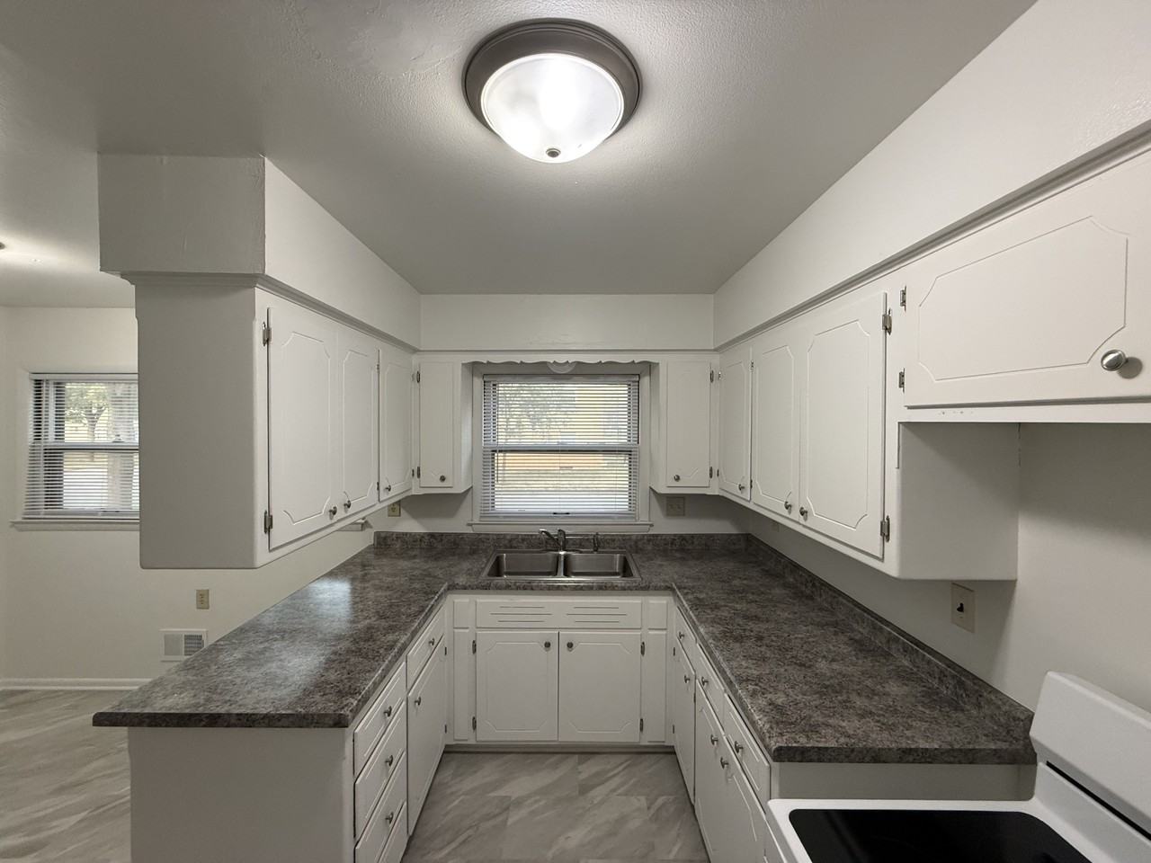 8801 W Congress St - Photo 3 of 12