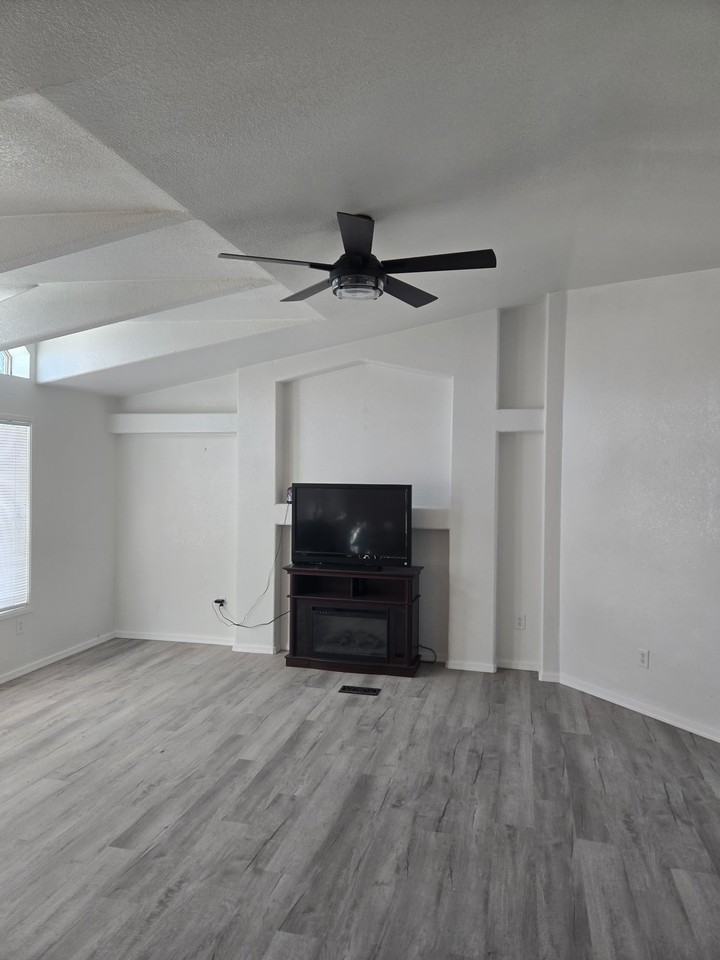 1015 La Vega Ln #NA - Photo 5 of 24