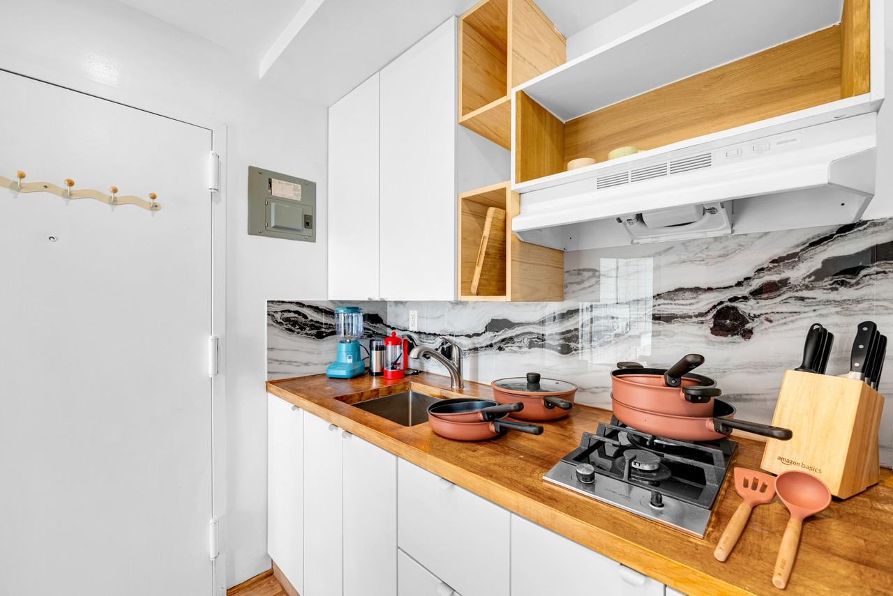 11707 Rockaway Beach Blvd #3 - Photo 3 of 15