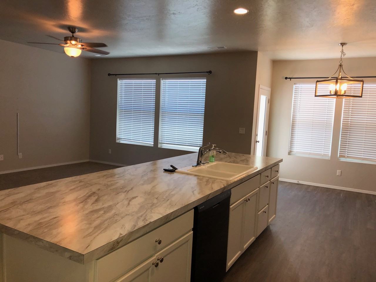 843 Sw Levant Way #NA - Photo 3 of 9