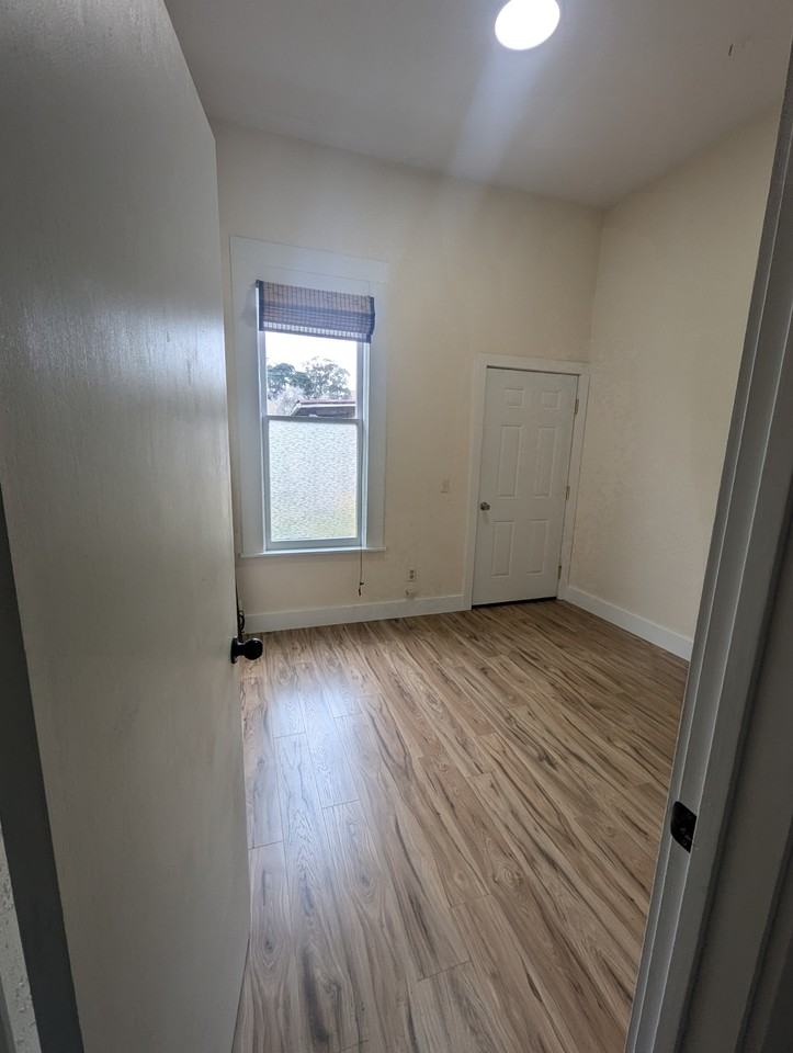 2142 Spring St #A - Photo 6 of 8