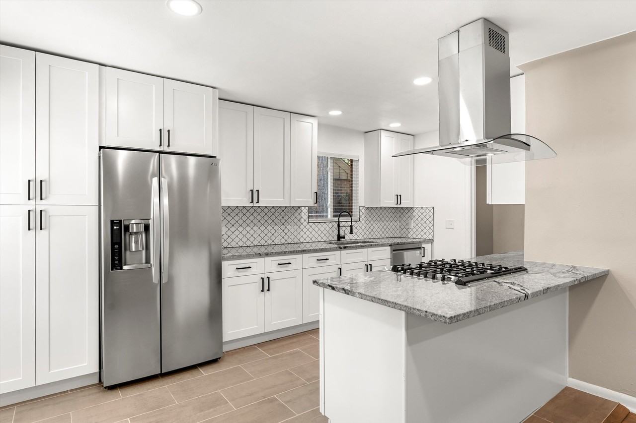 1227 Ash St #NA - Photo 4 of 22