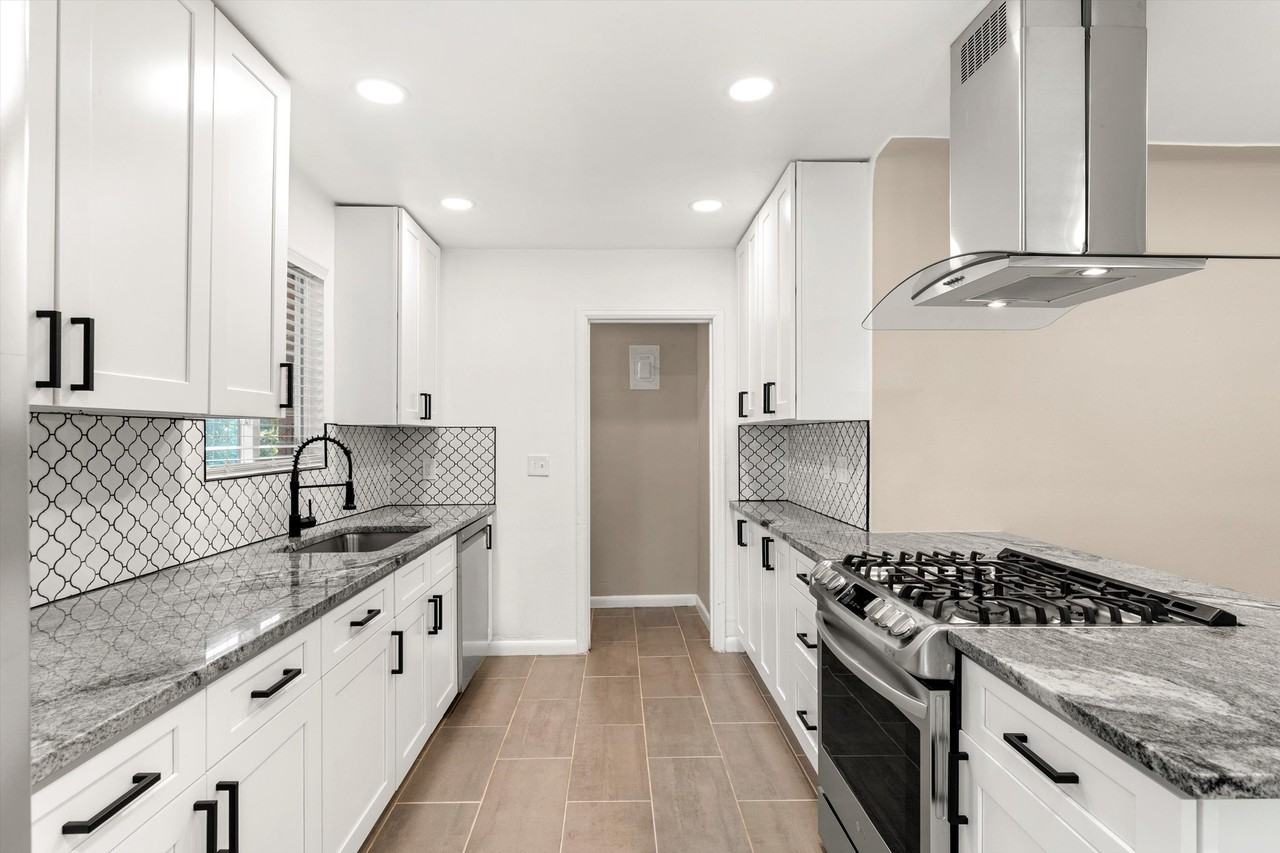 1227 Ash St #NA - Photo 6 of 22
