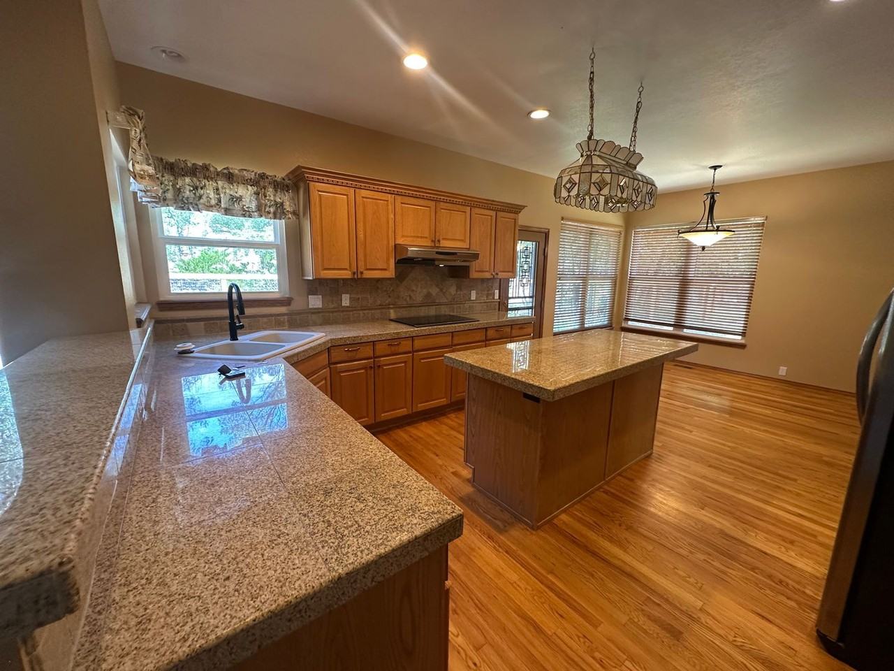 7640 Lonergan Ct - Photo 2 of 31